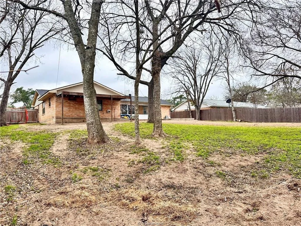 Photo of 2501 Wayside Drive