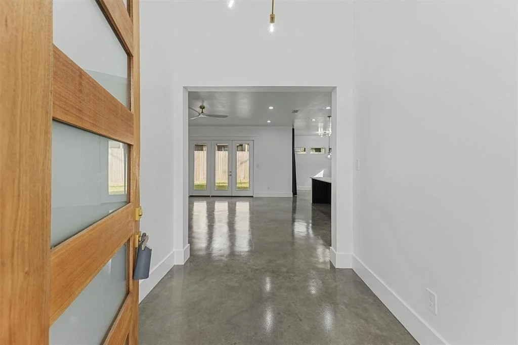 Photo of 84 Lakeway Court