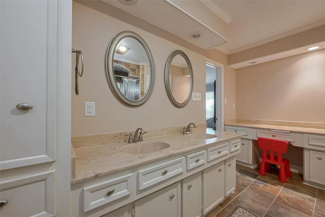 Photo of 14626 Ravenhurst Lane