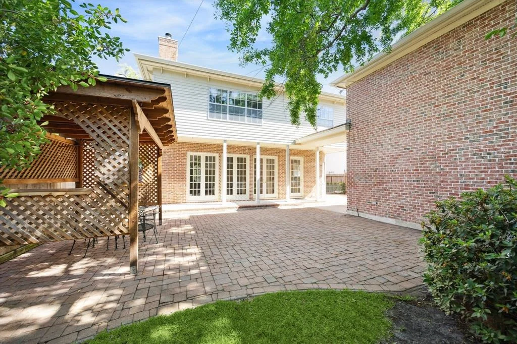 Photo of 2537 Addison Road