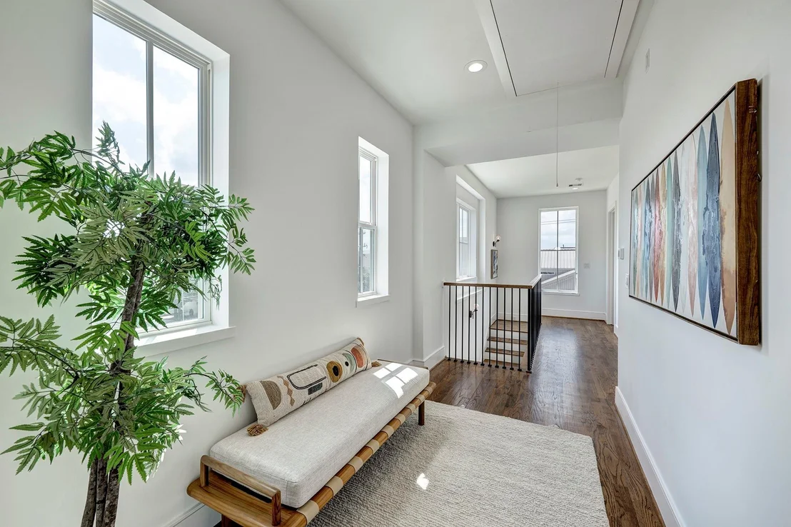 Photo of 802 Detering Street