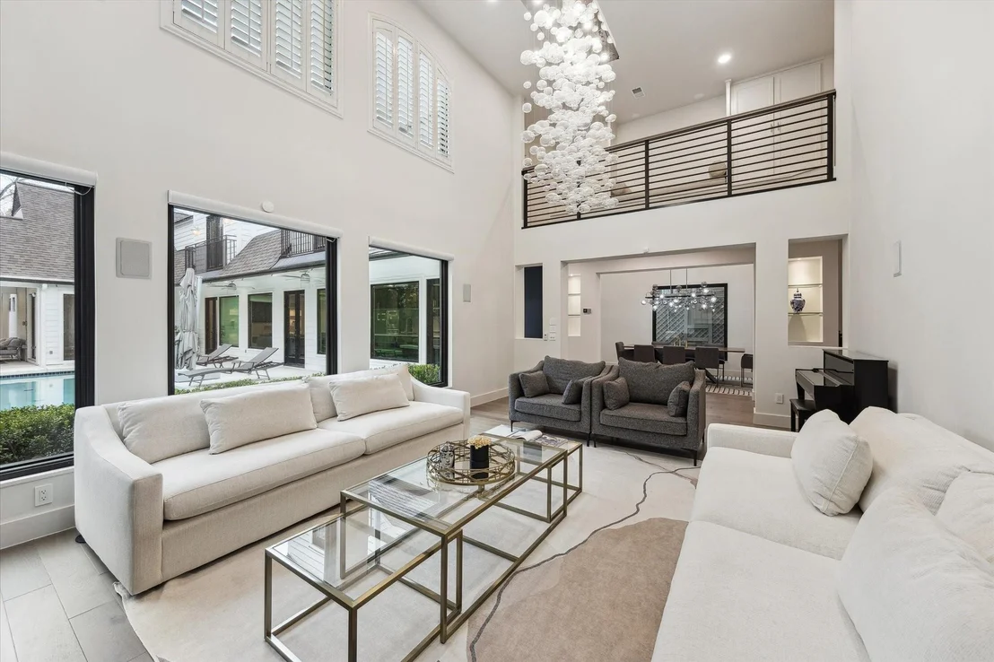 Photo of 6348 Vanderbilt Street
