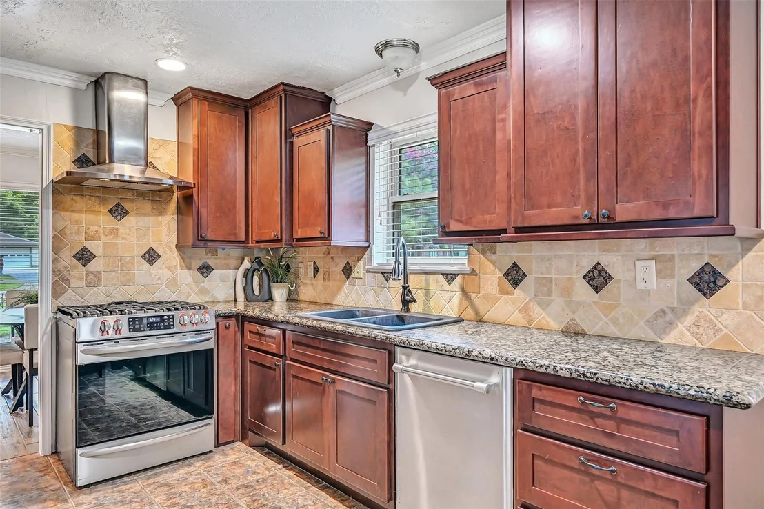 Photo of 705 Quaker Drive