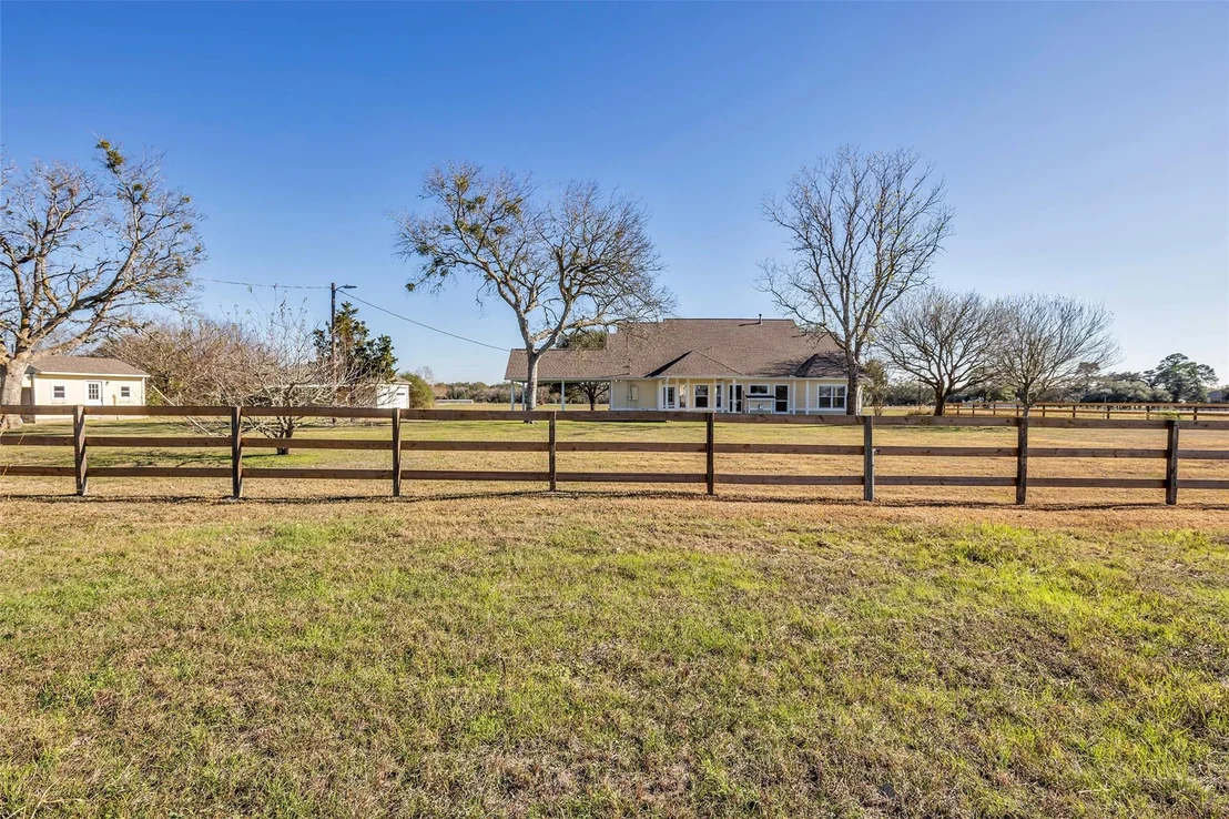 Photo of 1075 Harrisburg Road