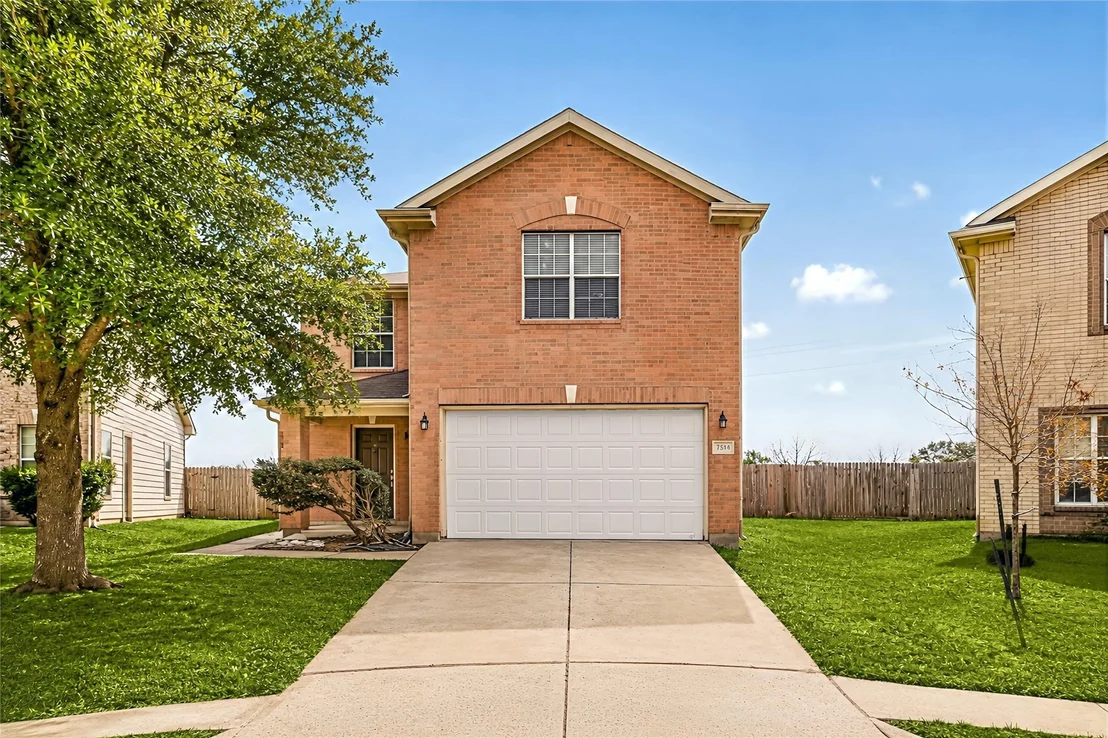 Photo of 15435 Dillon Hill Circle
