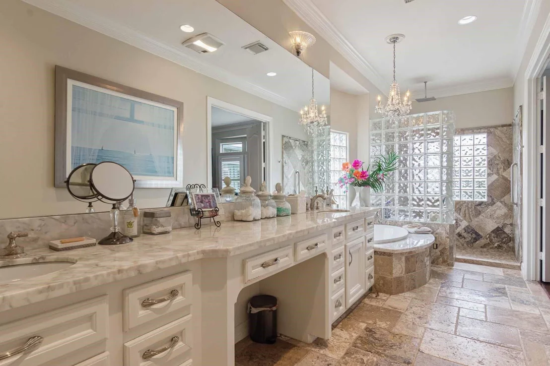 Photo of 537 Villa Drive
