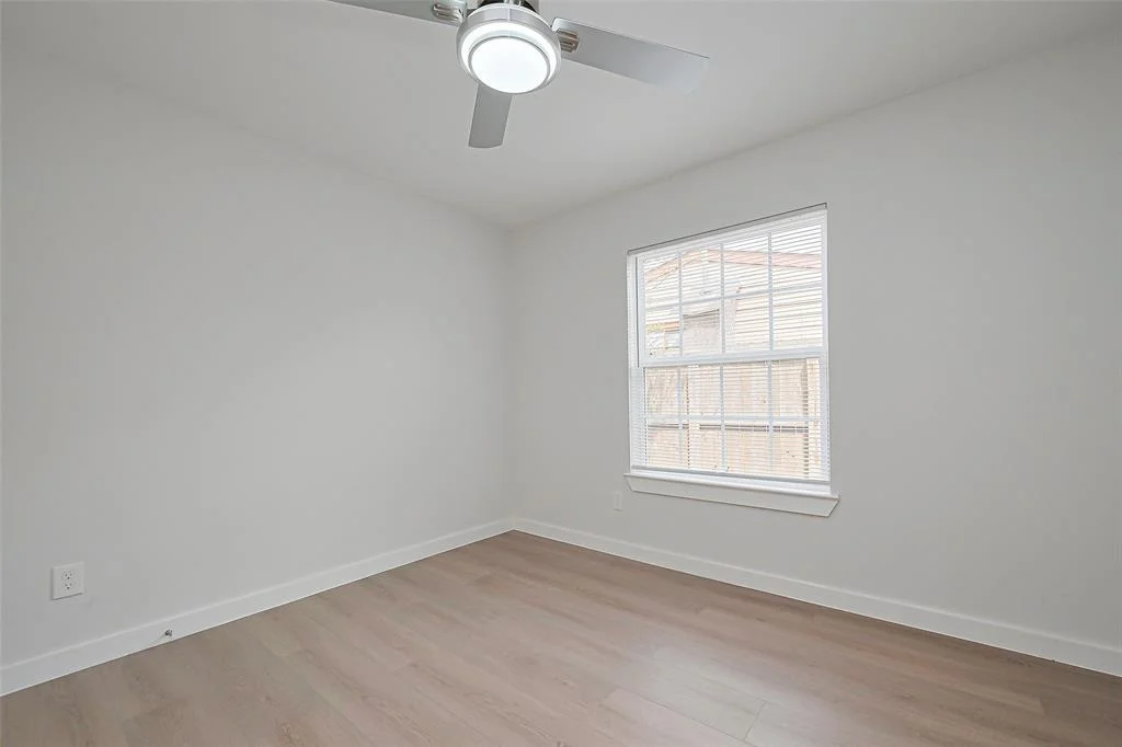 Photo of 7333 Lakehurst Drive