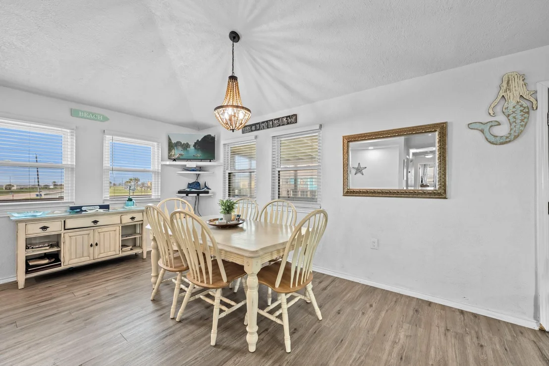 Photo of 125 Bay Avenue