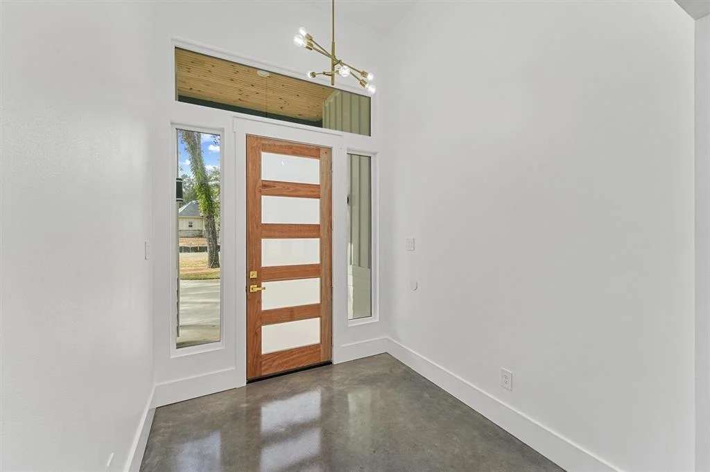 Photo of 84 Lakeway Court