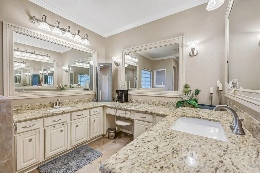 Photo of 906 High Ridge Circle