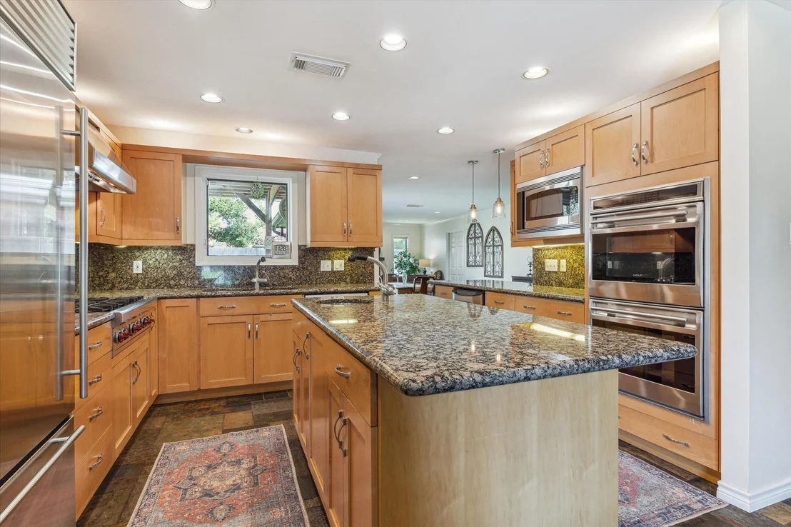 Photo of 4920 Maple