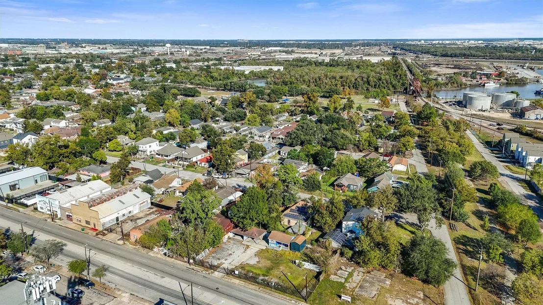 Photo of 7137 Navigation Boulevard