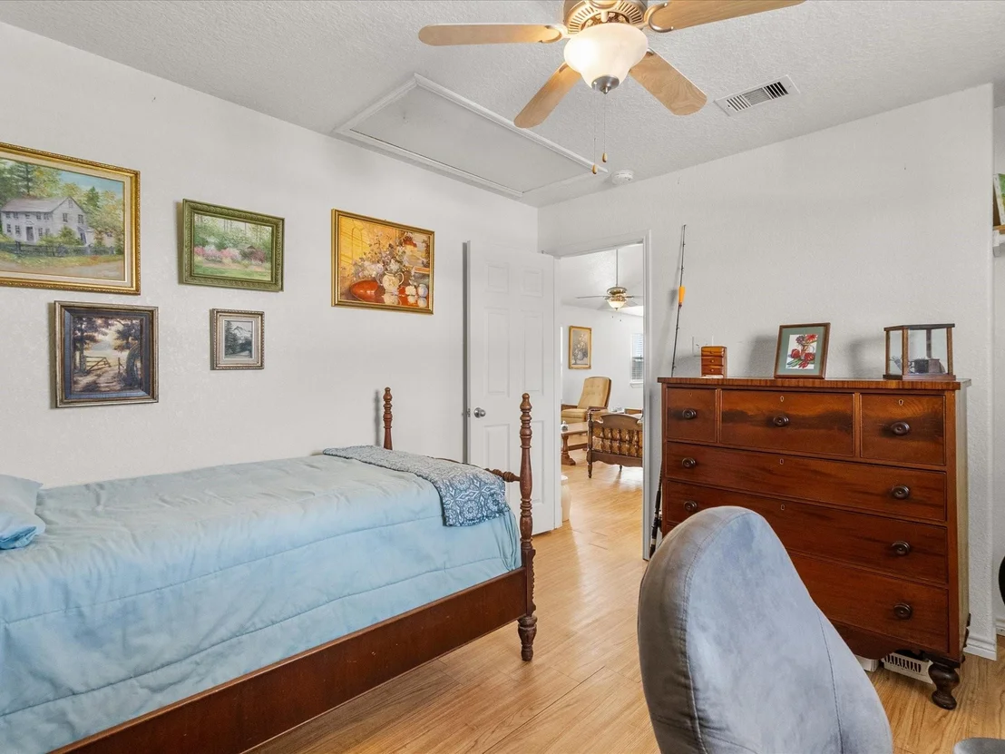 Photo of 1206 Middle Drive W