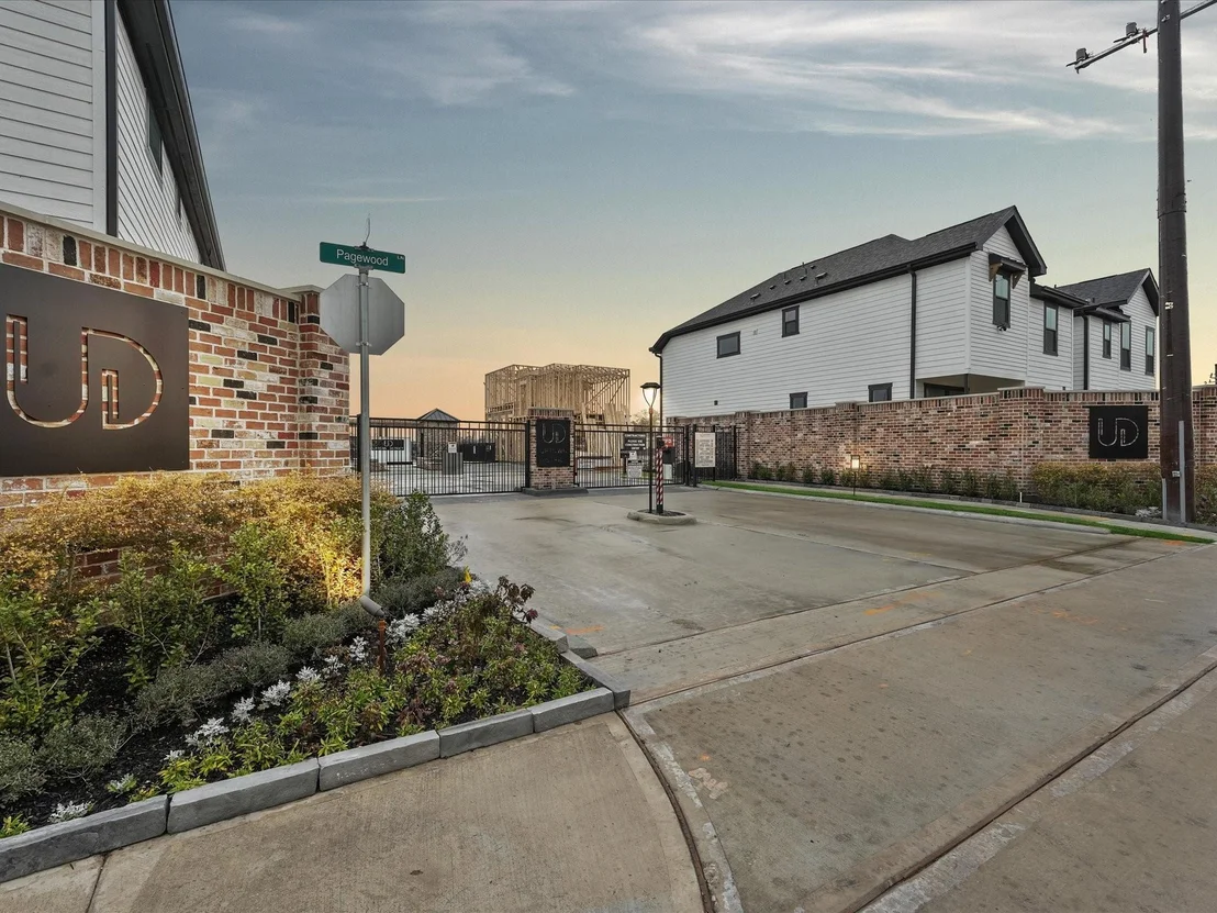 Photo of 9211 Fort George Street