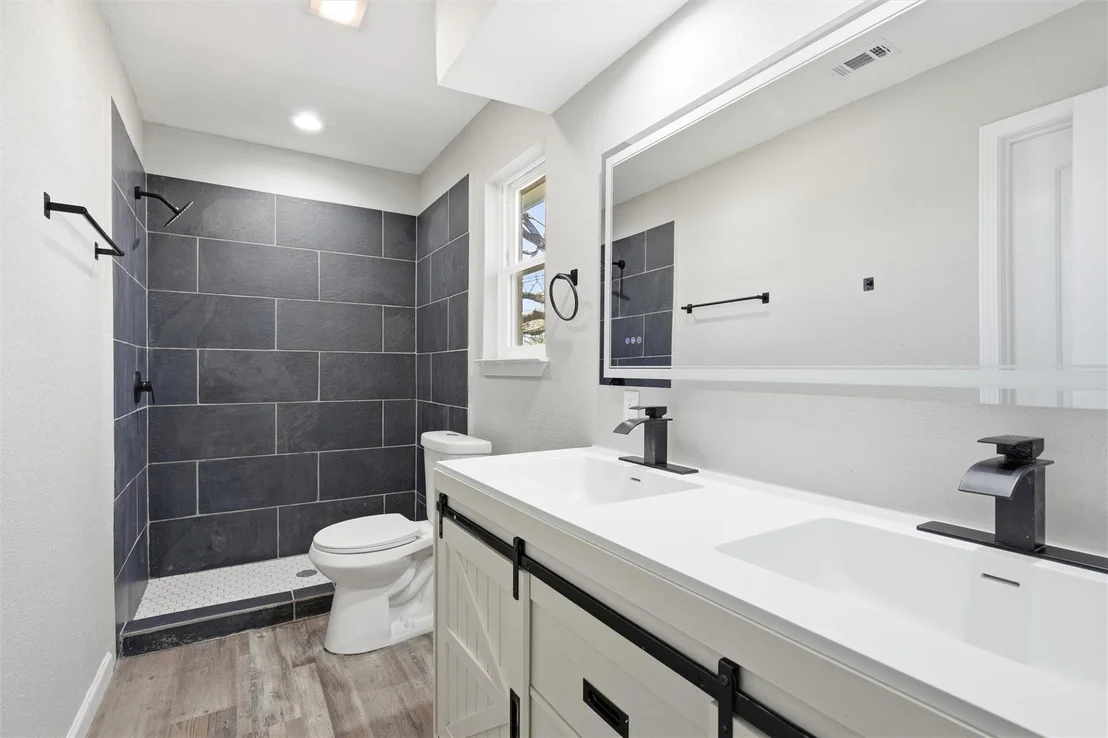 Photo of 423 Jeffery Lane