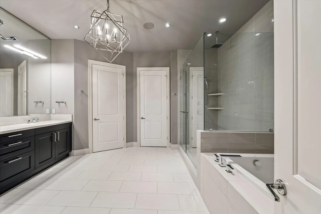 Photo of Unit 2202 at 1409 Post Oak Boulevard