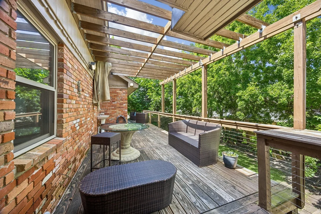 Photo of 9703 Oasis Drive