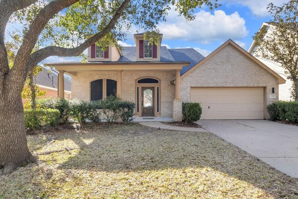 Photo of 215 Briar Trace Lane