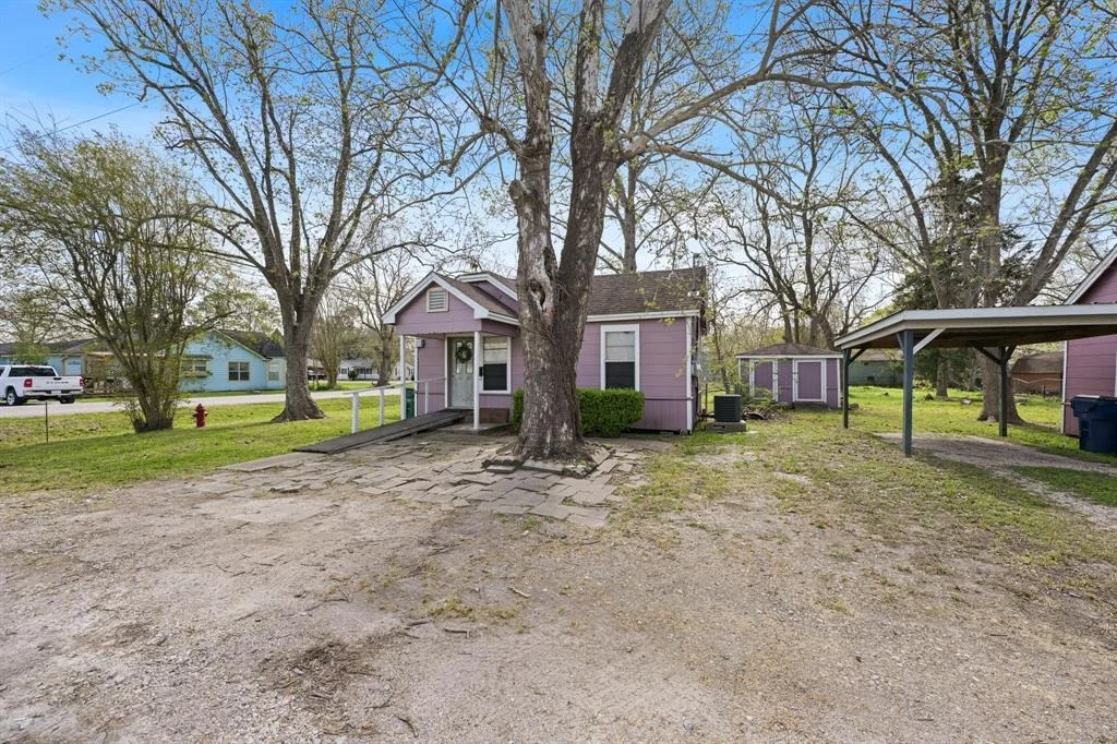 Photo of 608 E 4th Street