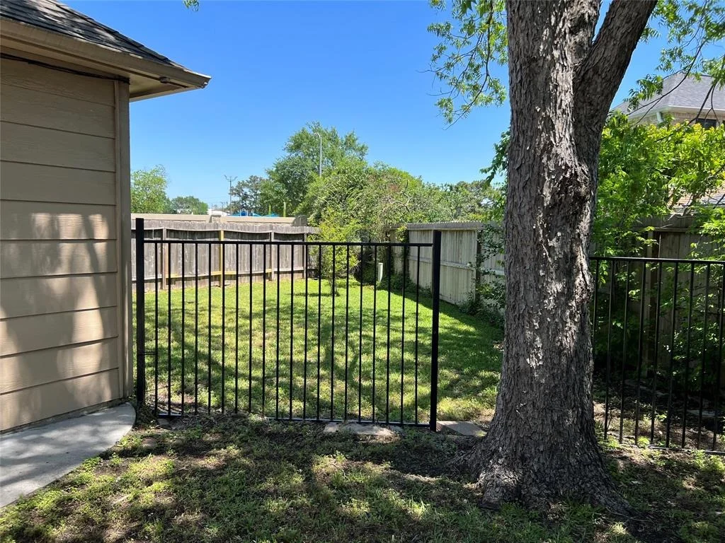Photo of 6034 Pin Oak Place