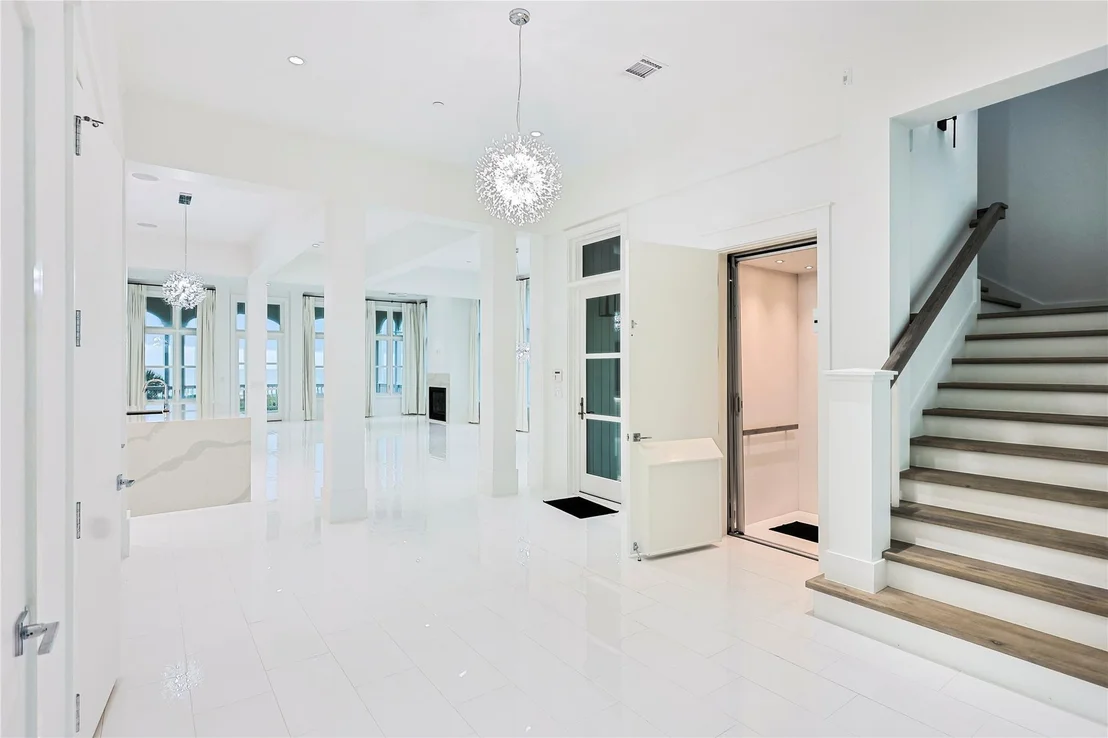 Photo of 2425 E Seaside Drive