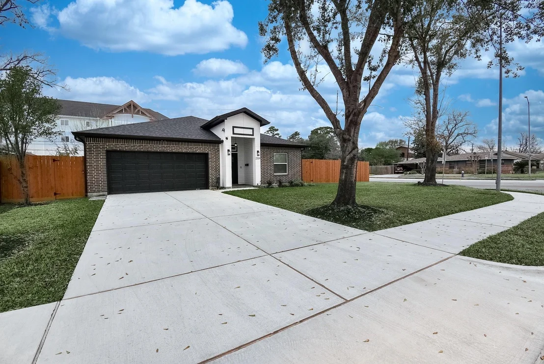 Photo of 2139 Counter Point Drive