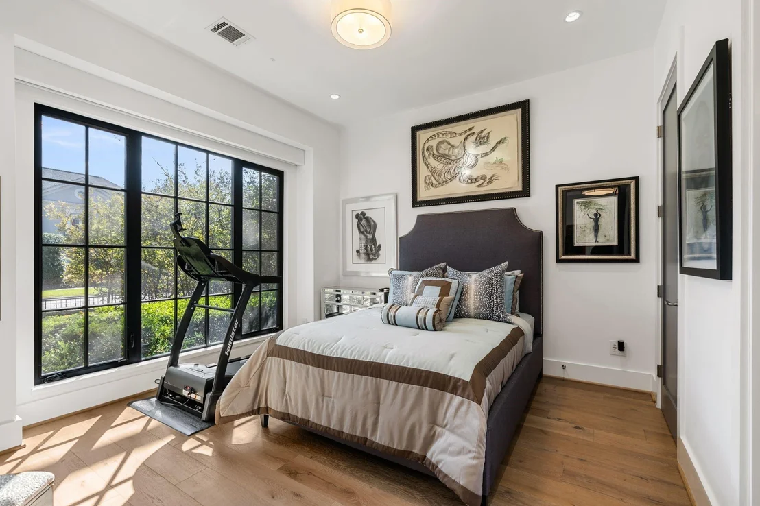 Photo of 2130 Stanmore