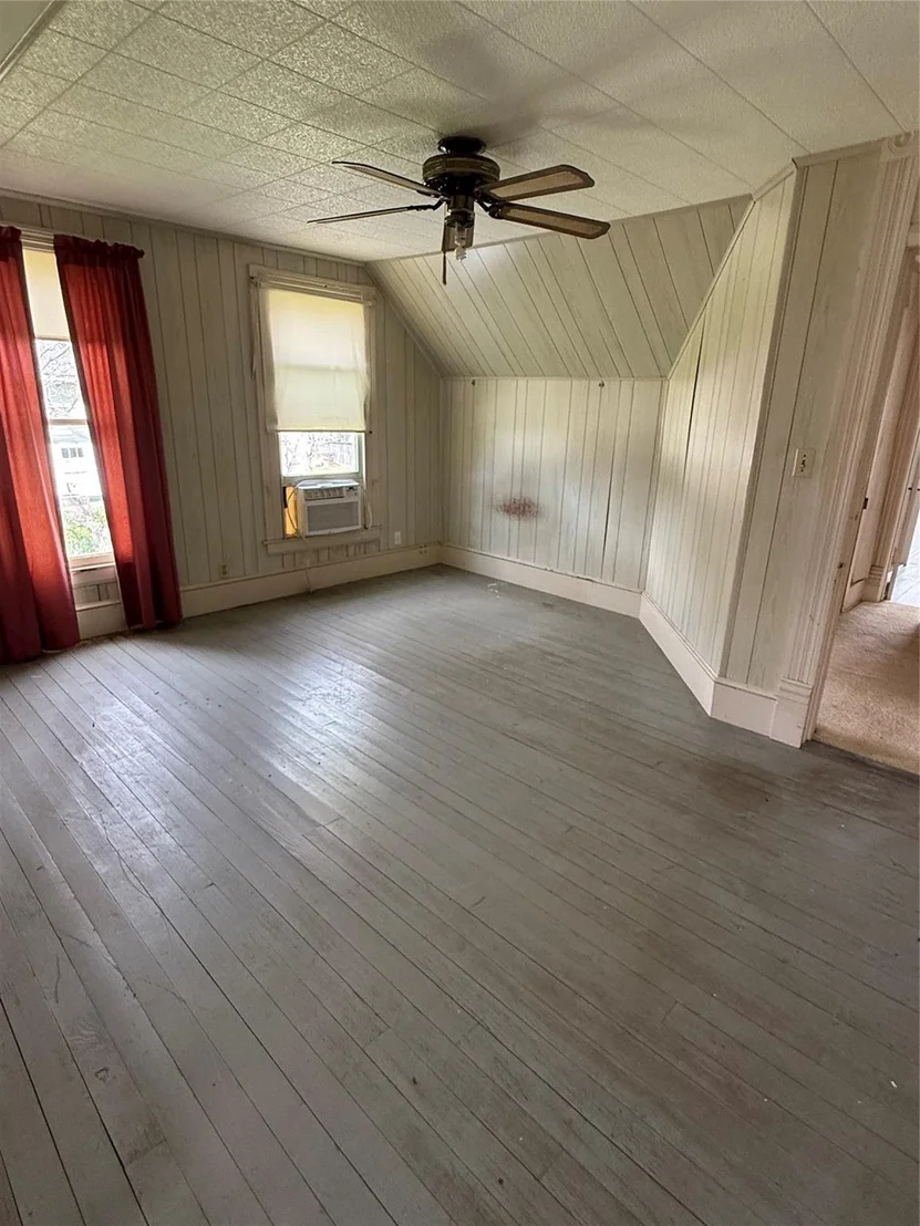 Photo of 208 E State Street