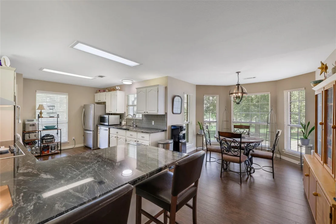 Photo of 220 Lake Oaks Boulevard