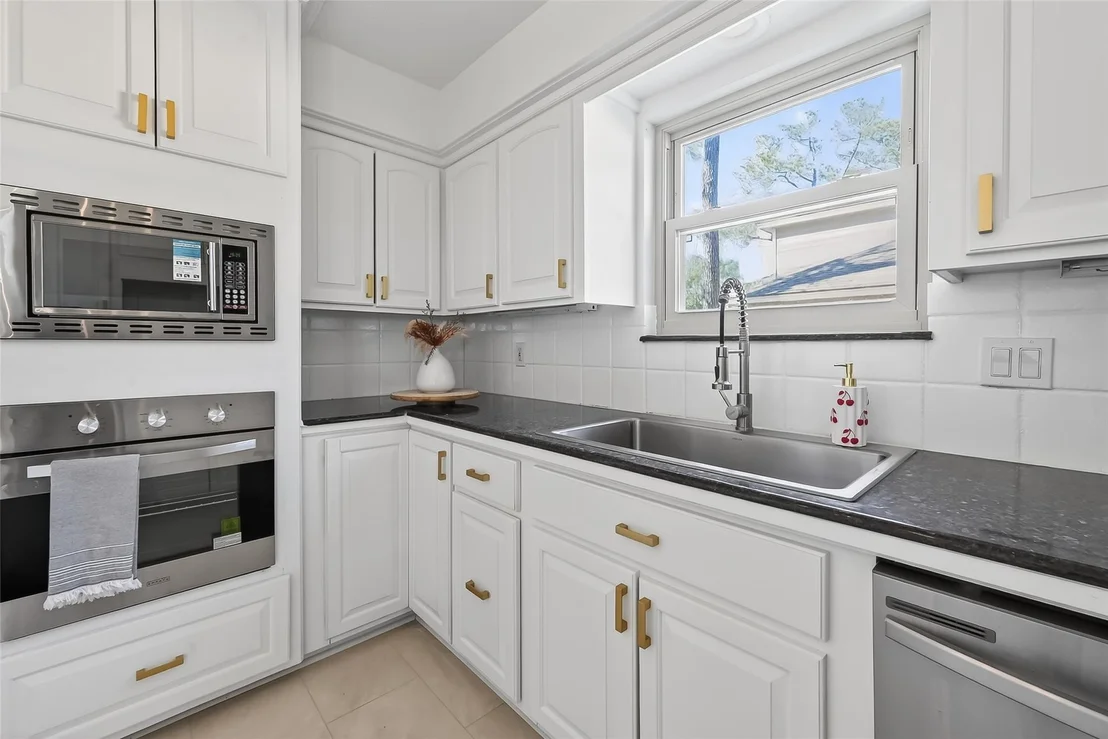 Photo of 13202 Lakecrest Drive