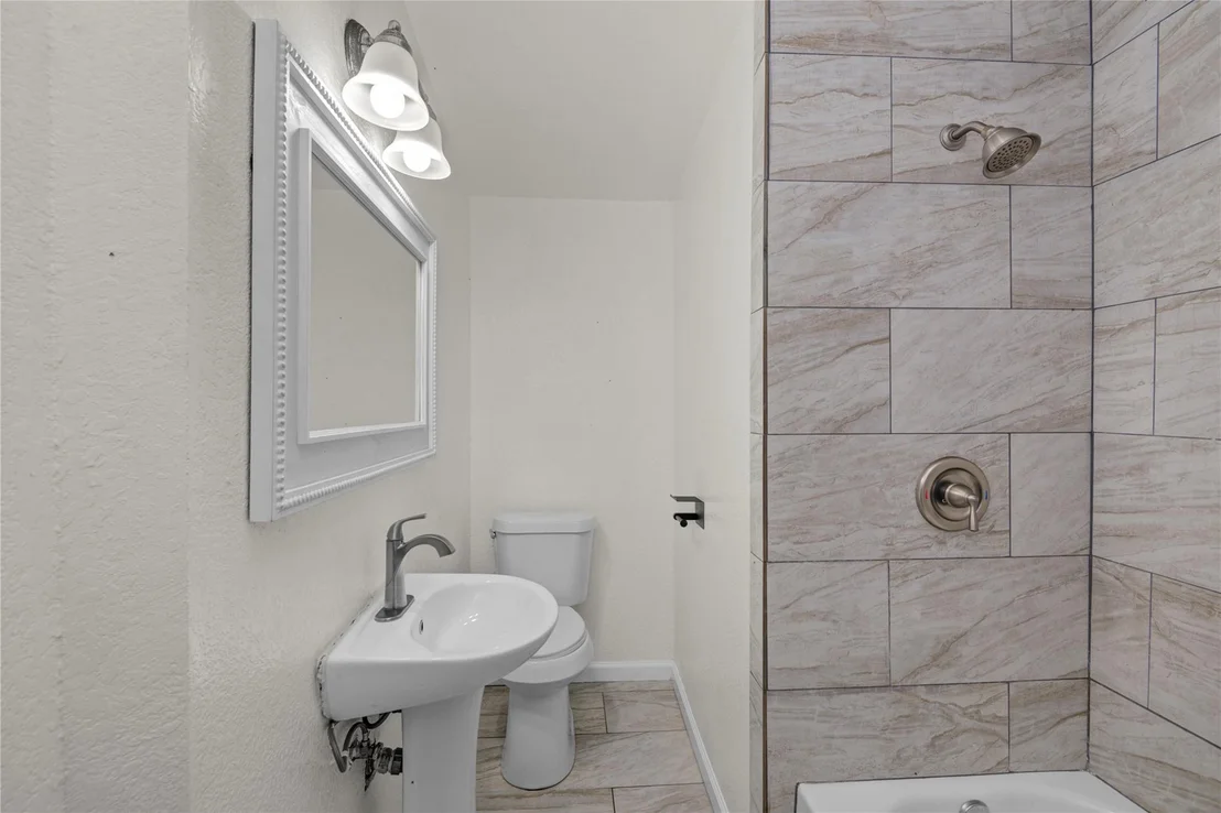 Photo of 726 W 6th Street