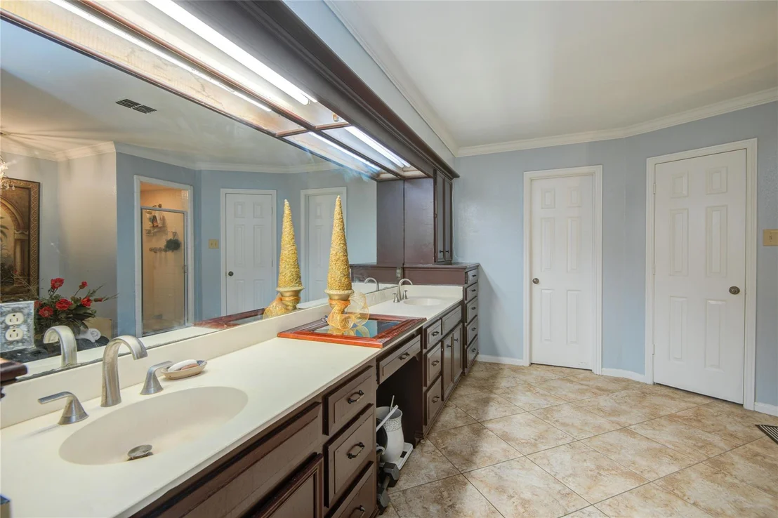 Photo of 15110 Benfer Road