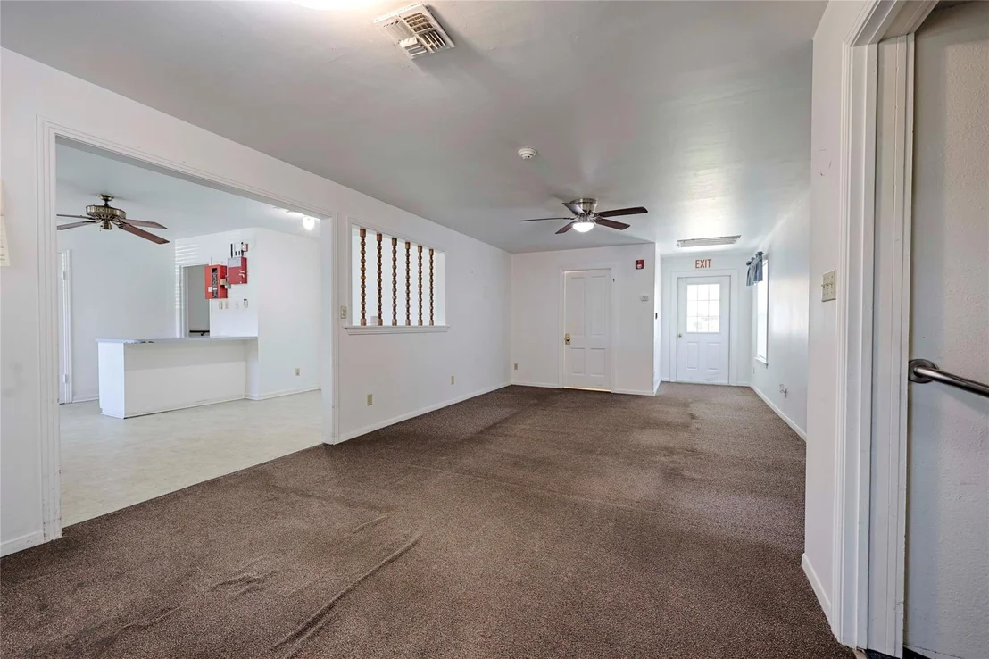 Photo of 122 Ave E