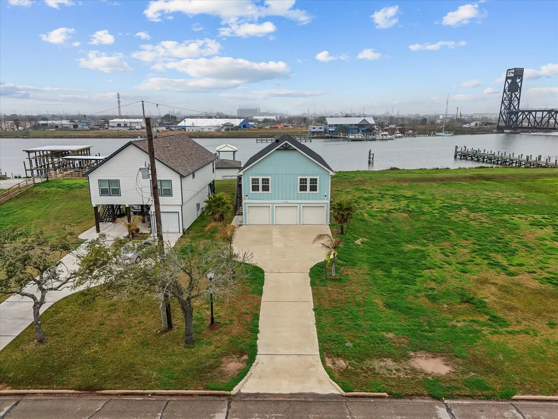 Photo of 822 W 2nd Street