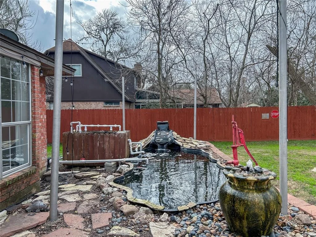 Photo of 129 White Oak Drive