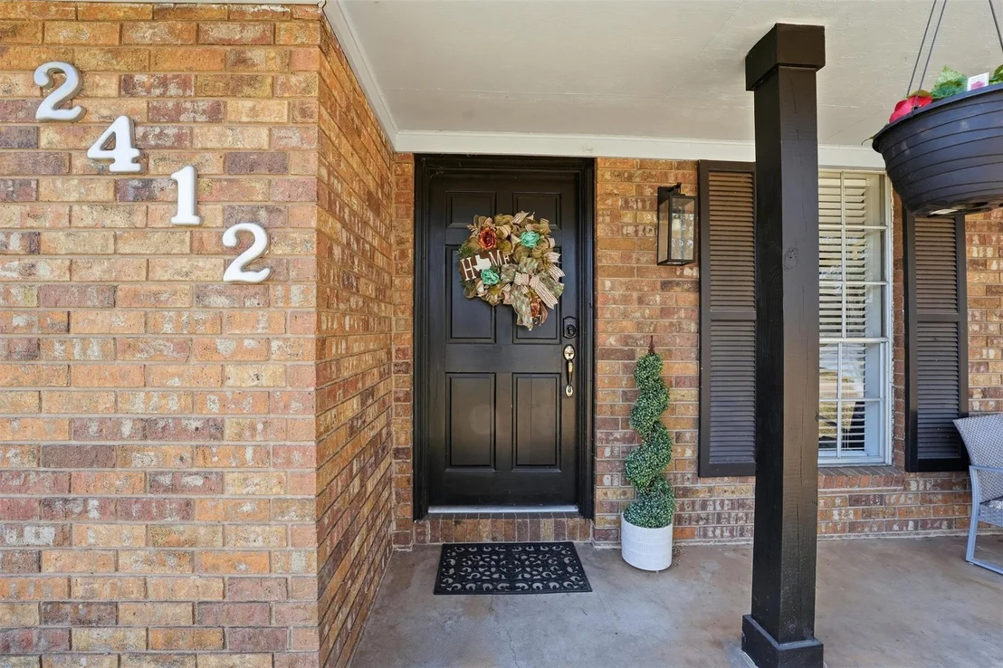 Photo of 2412 Airline Drive