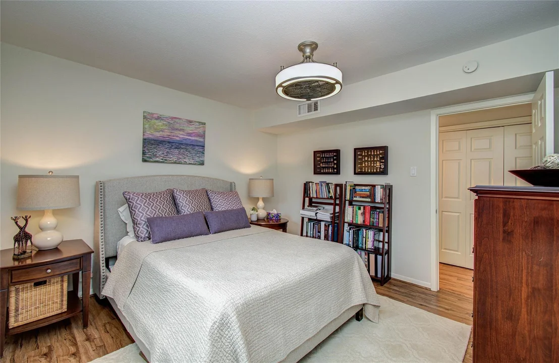Photo of Unit 113 at 7575 Katy Freeway