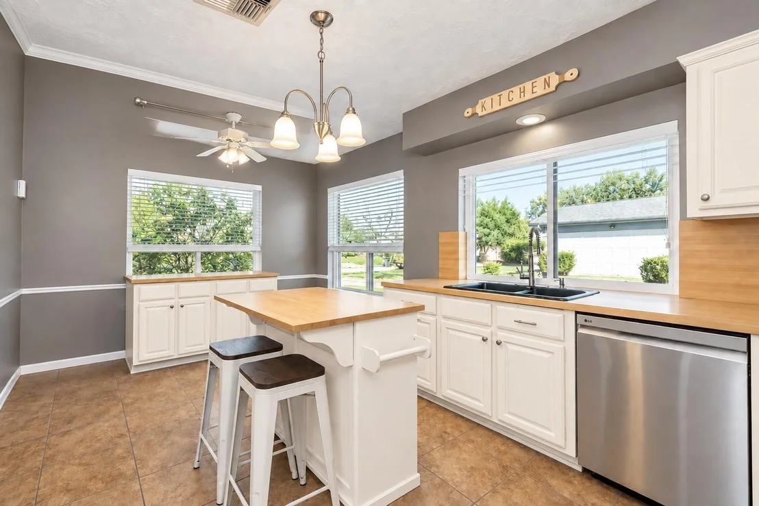 Photo of 7119 Sandy Knolls Drive