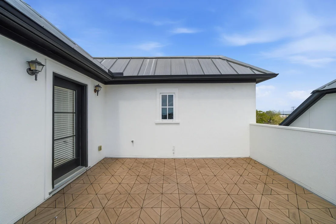 Photo of 8926 Lakeshore Bend Drive