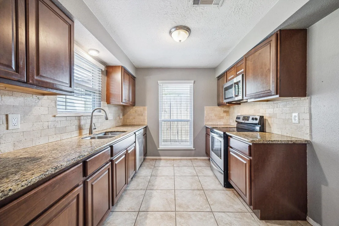 Photo of 17603 Point Comfort Ln