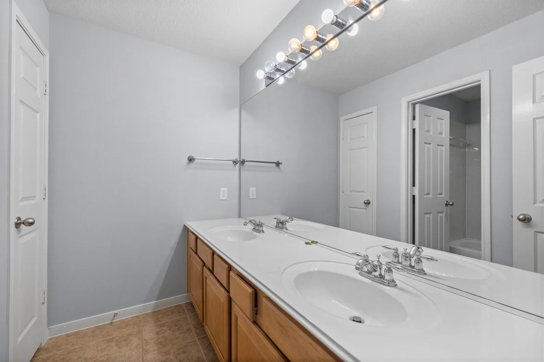 Photo of 2915 Sandleigh Drive