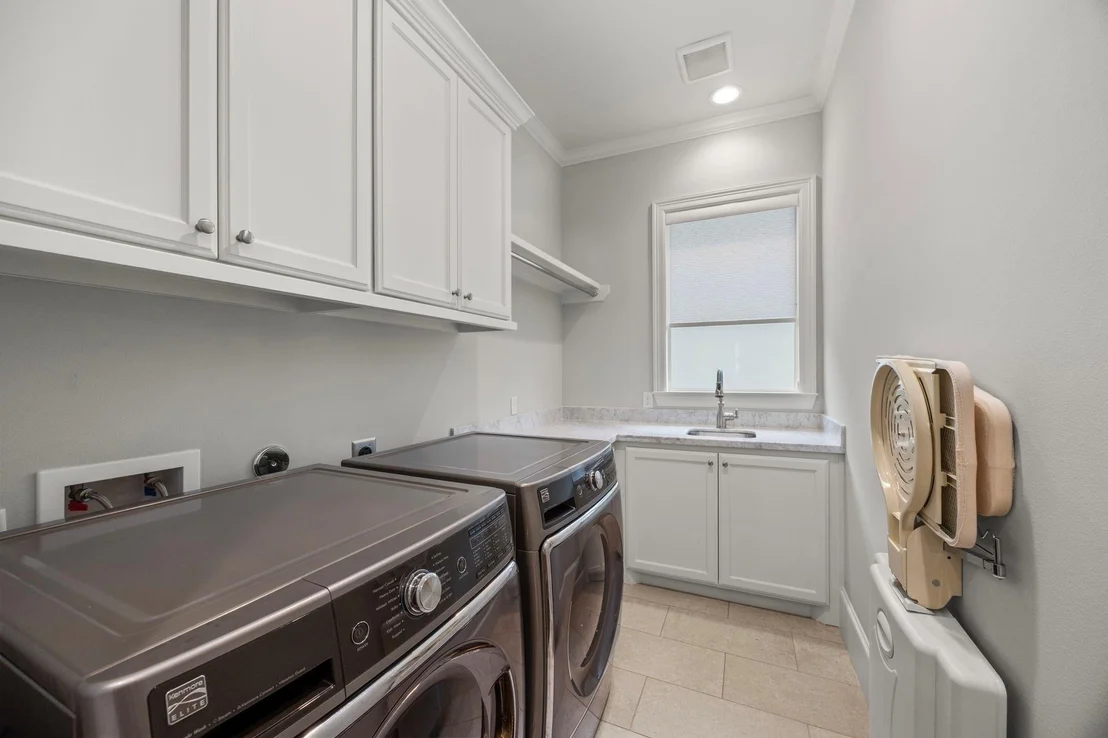Photo of 1355 Chippendale Road