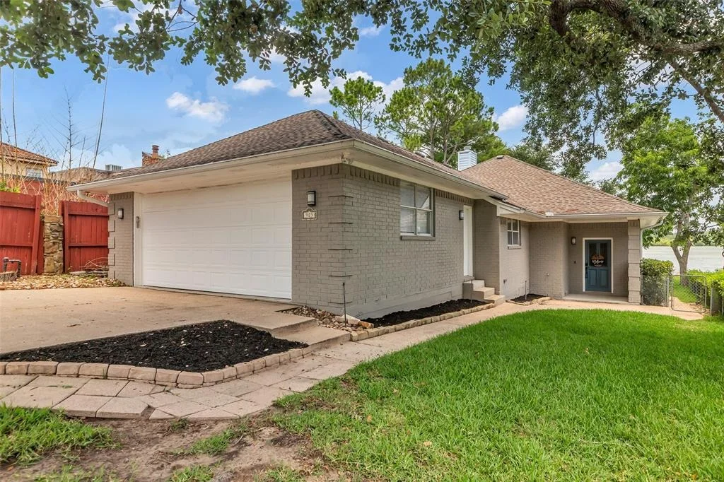 Photo of 923 Paradise Lane