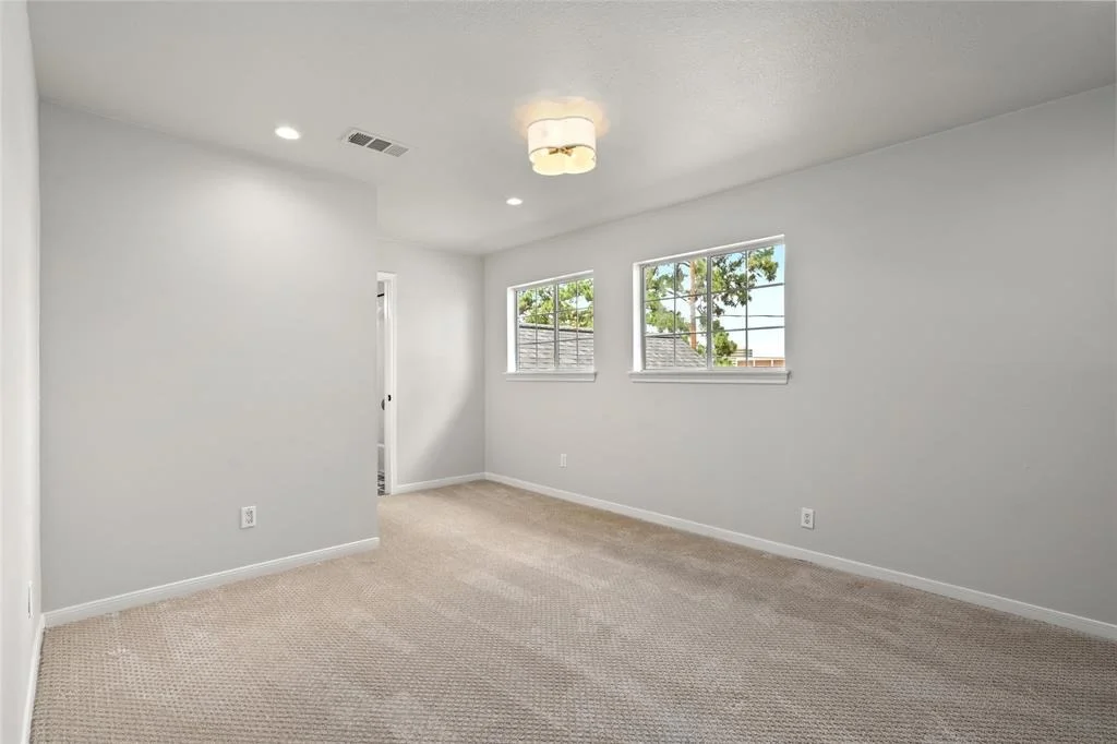 Photo of 854 W Forest Drive