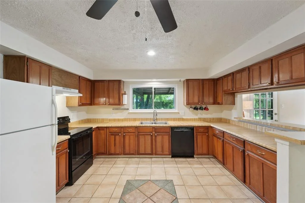 Photo of 21502 Castlemont Lane