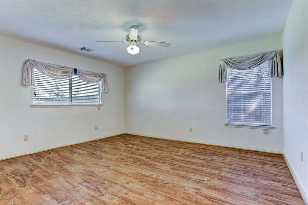 Photo of 4923 Meadowglen Drive