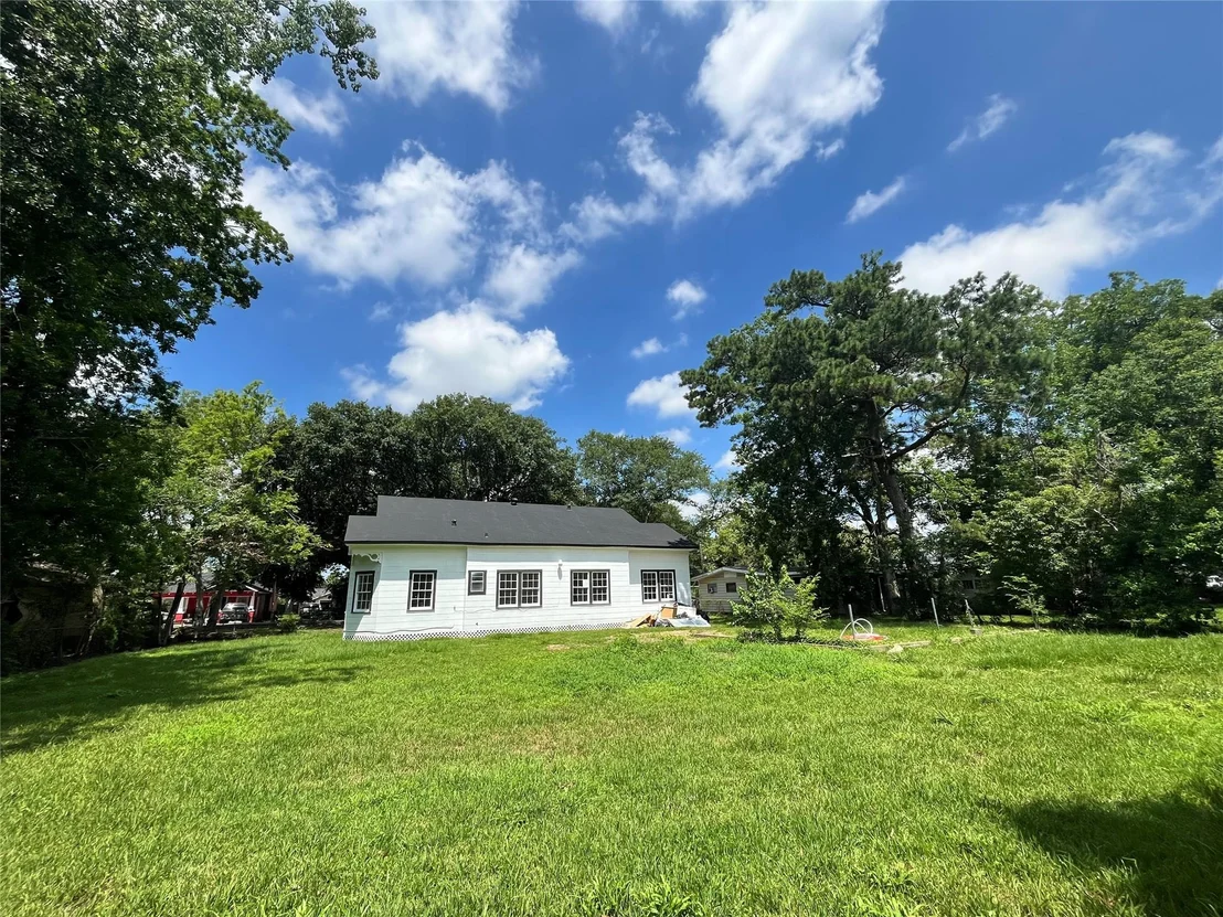 Photo of 3975 Howard Street