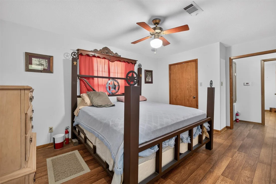 Photo of 281 Lakeshore N