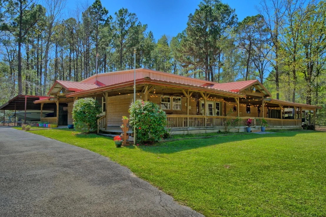 Photo of 590 Angela Lane