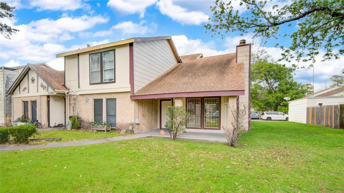 Photo of Unit D at 5703 Easthampton Drive